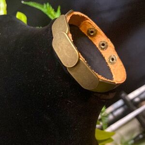 NWT! Mens Brown and Gold Snap back bracelet! Ready to Ship!